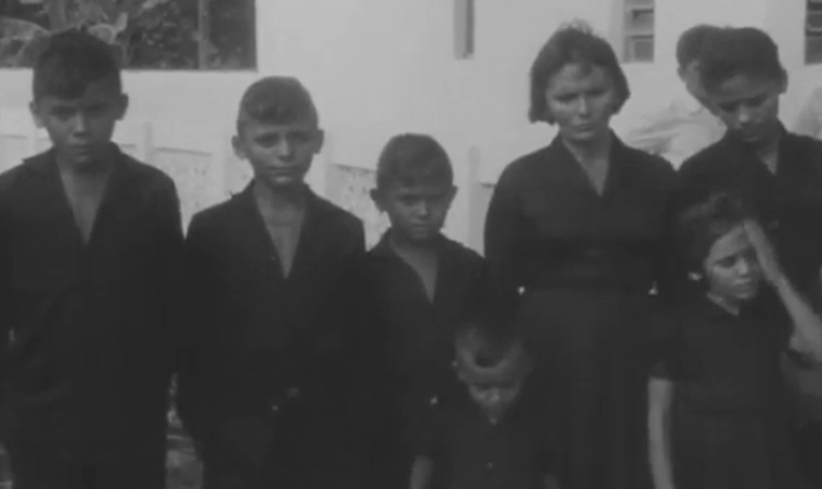  A morte de Jo&atilde;o Pedro Teixeira, l&iacute;der das Ligas Camponesas de Sap&eacute;, inspirou o cineasta do CPC Eduardo Coutinho a filmar &quot;Cabra Marcado para Morrer&quot;. Trecho do filme &quot;Cabra Marcado para Morrer&quot; (1984), de Eduardo Coutinho