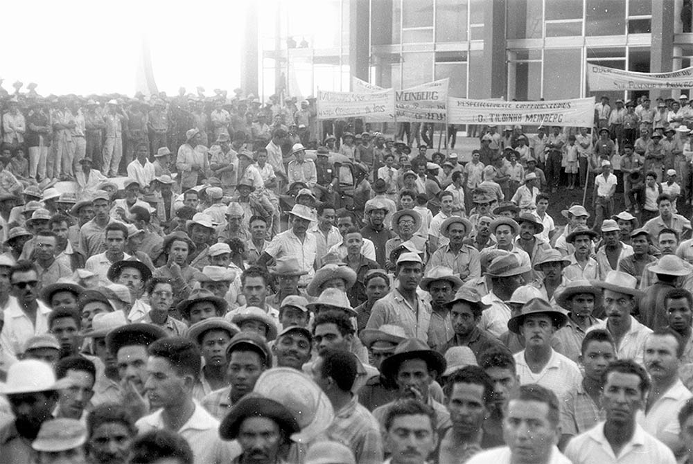 Comemoração do Dia do Trabalhador , na Praça dos Três Poderes. Arquivo Público do Distrito Federal.