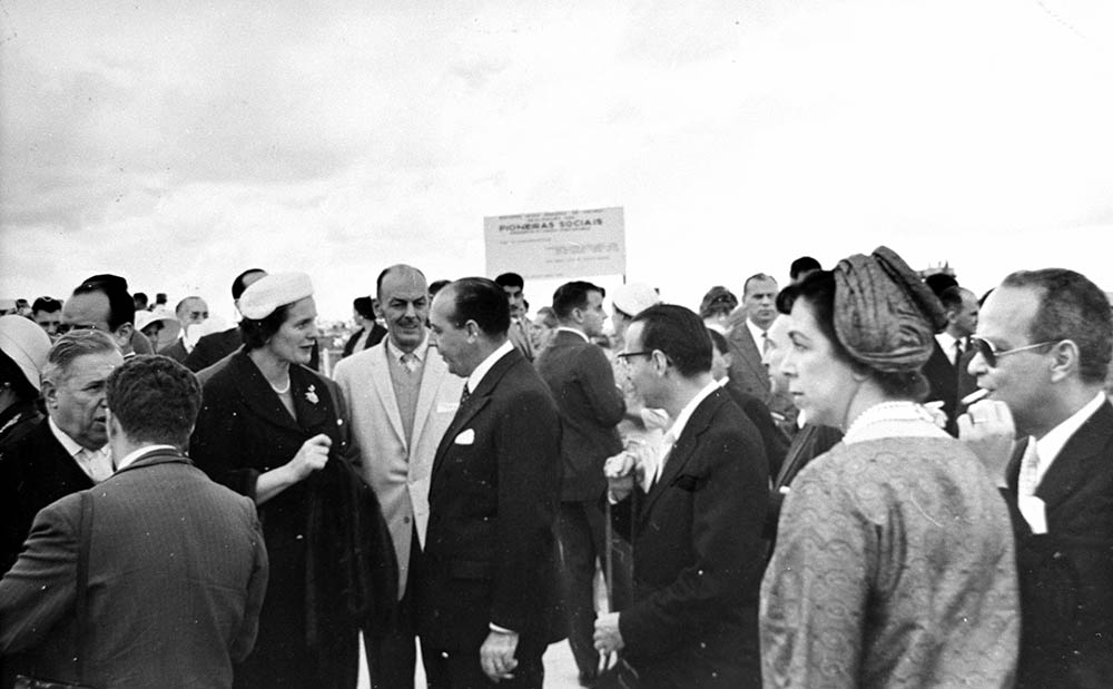 Inauguração da Escola Sarah Kubitschek. 22/04/1960. Arquivo Público do Distrito Federal.