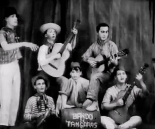   Almirante canta &quot;Para&iacute;ba&quot;,  de&nbsp;Henrique Vogeler, Lamartine Babo e J. Menra, acompanhado do Bando de Tangar&aacute;s