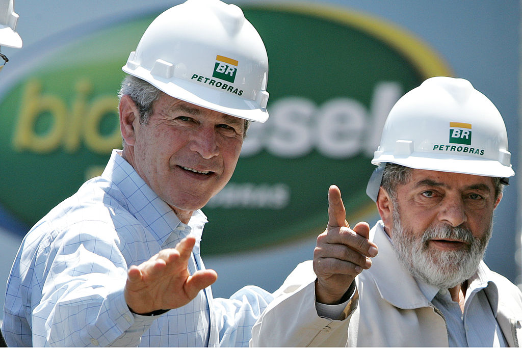 O presidente dos Estados Unidos, George W. Bush, e o presidente do Brasil, Luiz Inácio Lula da Silva, durante uma visita à Petrobras em 2007. Foto: Ricardo Stuckert/PR