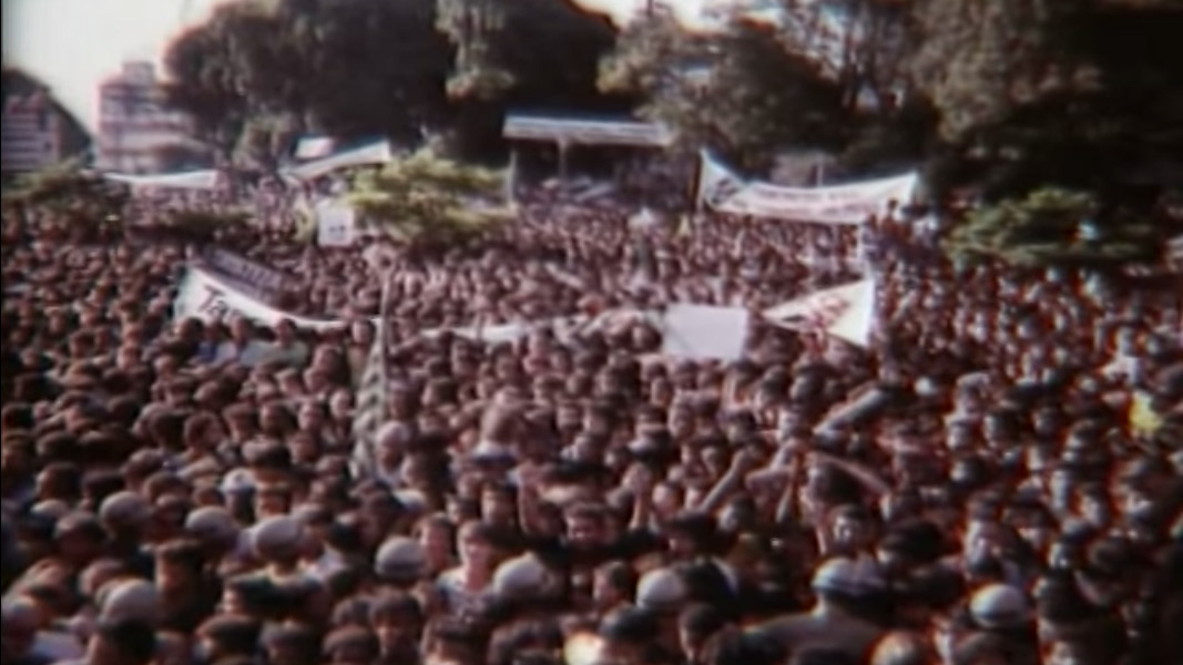  O filme &ldquo;C&eacute;u Aberto&rdquo;, dirigido por Jo&atilde;o Batista de Andrade, documenta com imagens e depoimentos o impacto que a doen&ccedil;a e a morte de Tancredo causaram no pa&iacute;s