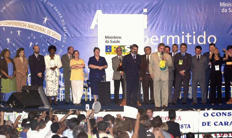  <strong> O presidente Lula e o ministro Humberto Costa discursam</strong> na plenária da Conferência da Saúde, que levou mais de 4 mil pessoas a Brasília