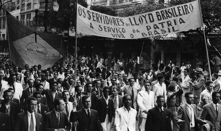  <strong> Manifestação contra o afundamento </strong> de navios brasileiros, agosto de 1942 