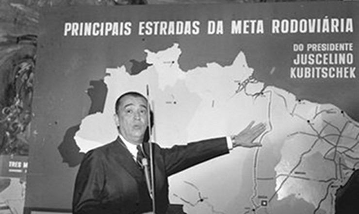  <strong> Juscelino explica</strong> seu Plano de Metas durante a conferência "O Desenvolvimento Econômico e as Metas do Governo", no Clube Militar. Rio de Janeiro, 1959