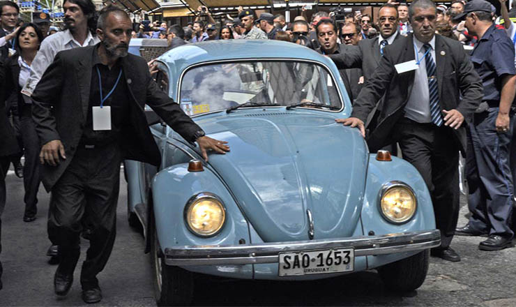  <strong> Mujica e seu velho fusca azul nas ruas de Montevidéu: </strong> modo franciscano de governar