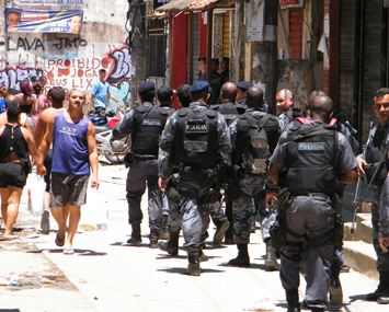 Guerra ao tráfico invade o Alemão