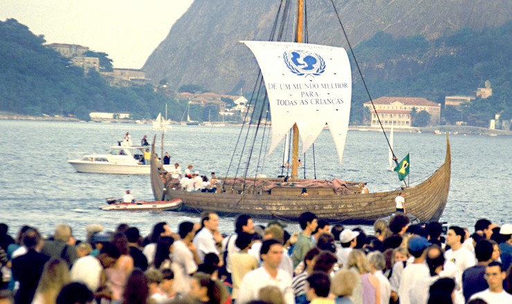  <strong> Chegada do navio Gaia, na praia do Flamengo, </strong> na abertura da Eco-92; embarcação saiu da Escandinávia com 10 mil mensagens escritas por crianças do mundo todo por um futuro melhor