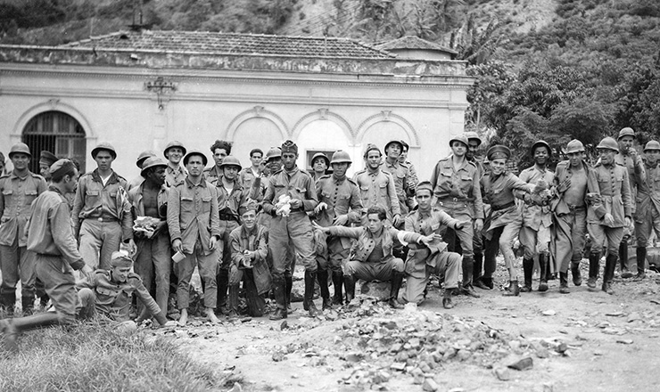  <strong> Rebeldes da ANL no quartel do 3º Regimento de Infantaria </strong> (Rio de Janeiro), em 27 de novembro de 1935 