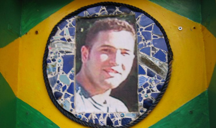  <strong> Detalhe do memorial</strong> para Jean Charles de Menezes