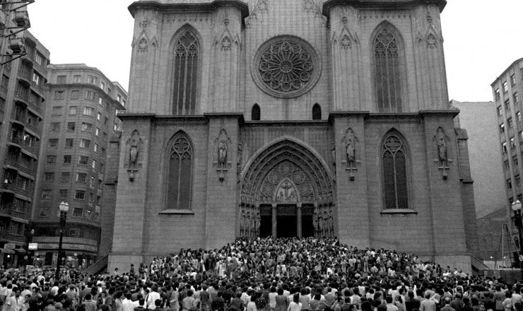  <strong> Entrada da Catedral da Sé,</strong> em São Paulo, onde se realizou o culto ecumênico em memória de Vladimir Herzog   