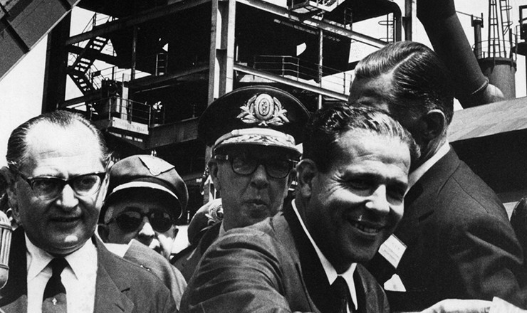  <strong> O presidente João Goulart participa </strong> da inauguração de alto-forno da Companhia Siderúrgica Mannesmann, em Belo Horizonte, abril de 1963