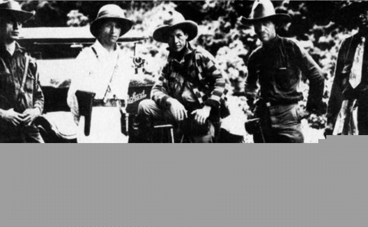  <strong> Augusto César Sandino </strong> (centro), durante passagem pelo México, em 1929