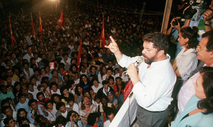  <strong> Lula fala em comício</strong> da campanha eleitoral à Presidência da República em 1989   