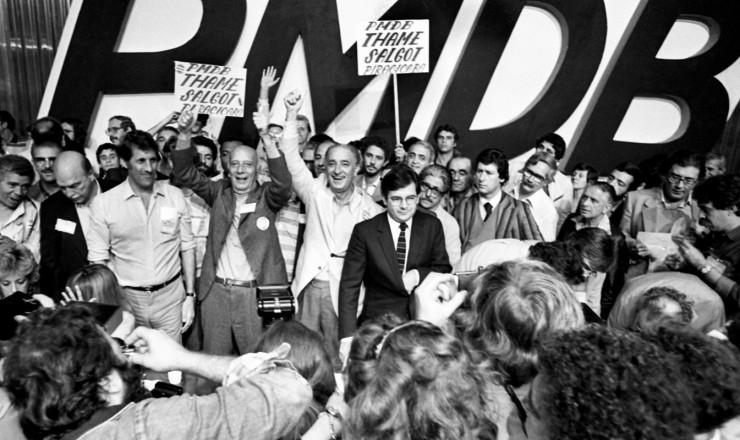  <strong> Convenção do PMDB-SP, </strong> em junho, com Ulysses Guimarães ladeado por Orestes Quércia (à esq.) e Franco Montoro, então escolhido candidato ao governo do Estado 