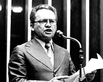 General cassa líder do MDB na Câmara