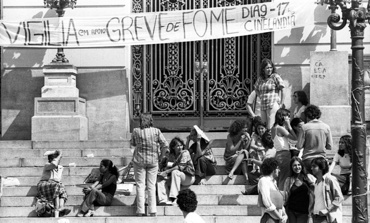  <strong> Parentes de presos</strong> políticos em manifestação de apoio à greve de fome no Rio