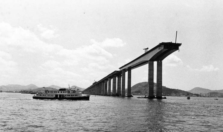  <strong> Construção da ponte</strong> Rio-Niterói, única obra concluída do Plano de Integração Nacional 