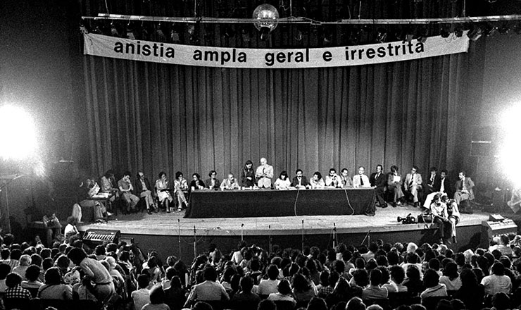  <strong> Congresso Nacional pela Anistia,</strong> no teatro da PUC, o Tuca, em São Paulo, em 2 de novembro de 1978 