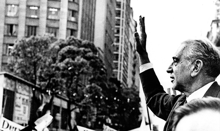  <strong> Negrão de Lima comemora </strong> sua eleição ao governo da Guanabara, em outubro de 1965 