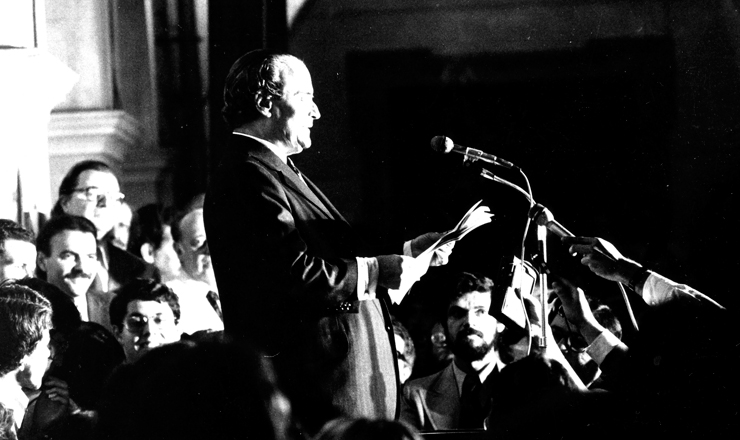  <strong> O jurista Goffredo da Silva Telles</strong> faz a leitura da "Carta aos Brasileiros" na Faculdade de Direito da USP, em São Paulo, em 8 de agosto de 1977 