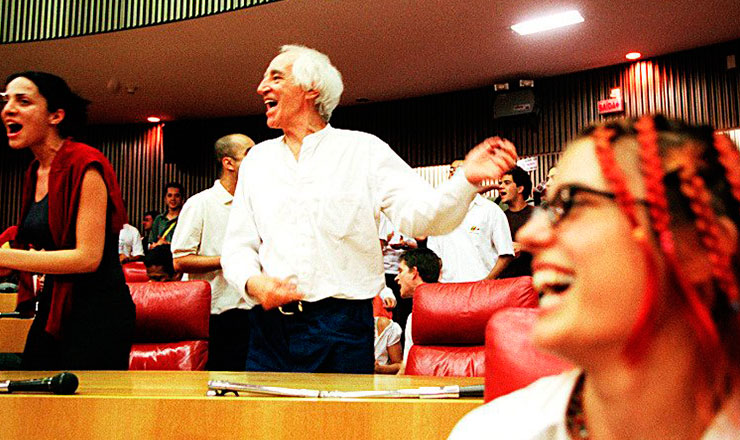  <strong> José Celso Martinez Correa</strong>  e outros artistas durante sessão na Câmara de São Paulo que apreciou proposta de lei de fomento ao teatro elaborada pelo Movimento Arte Contra a Barbárie      