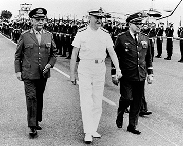 Junta Militar toma o comando do país