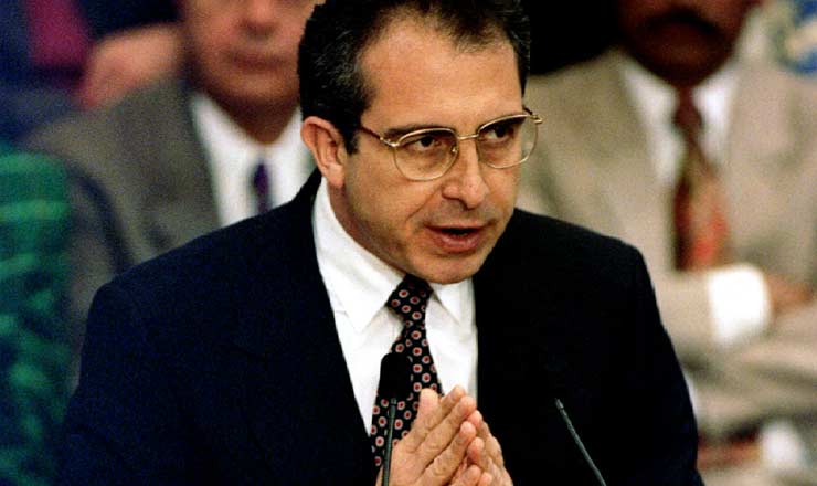  <strong> Presidente Ernesto Zedillo </strong> explica o Plano Econômico Emergencial em  3 de janeiro de 1995, um mês após a posse, na residência oficial de Los Pinos    