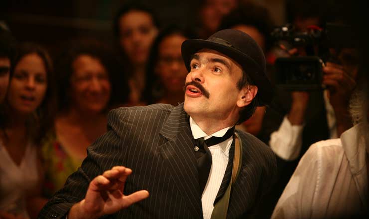  <strong> O ator Marcelo Drummond, </strong> no papel do escritor Euclides da Cunha, na montagem da peça em 2007