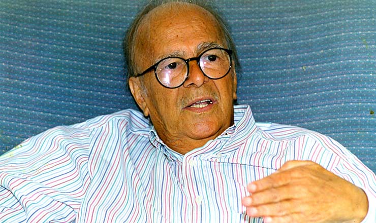  <strong> Além de antropólogo, </strong> Darcy Ribeiro também ocupou cargos na política brasileira: foi chefe da Casa Civil de João Goulart (1963-1964) e vice-governador do Rio de Janeiro no mandato de Leonel Brizola (1983-1987)